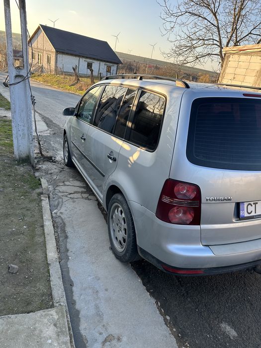 Vand VW touran 1.9 tdi , doar vand fara variante