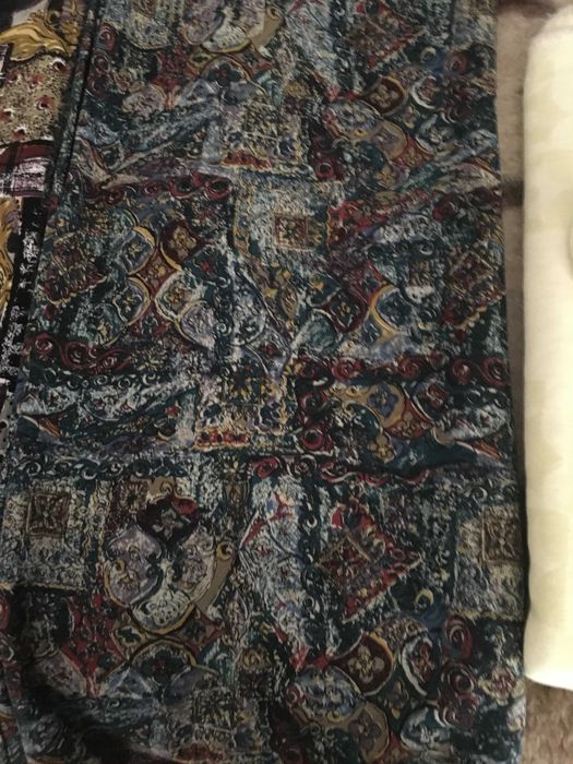 Продавам нови платове - вълнен  кашмир и фин шифон - 40 лв парчето