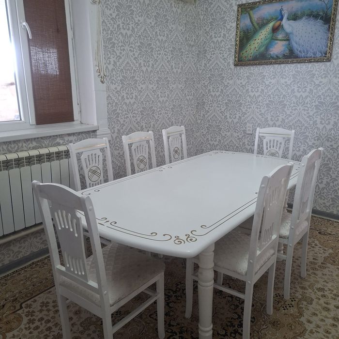 Жақсы жағдайда. 8орындықтары  бар