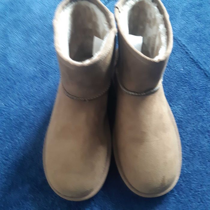 Ghete  stil UGG maro unisex 42 noiH&M piele intoarsa maro jumate pret