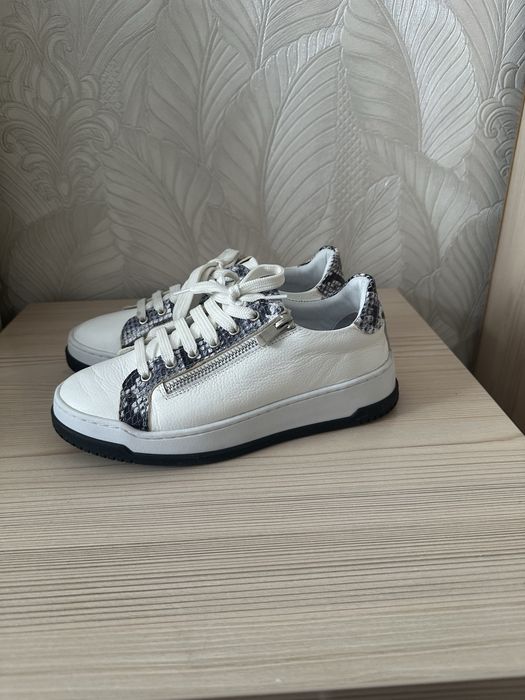 Женские  кроссовки