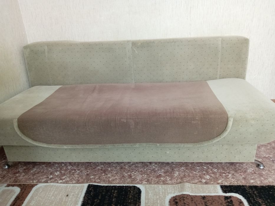 Продам  диван срочно