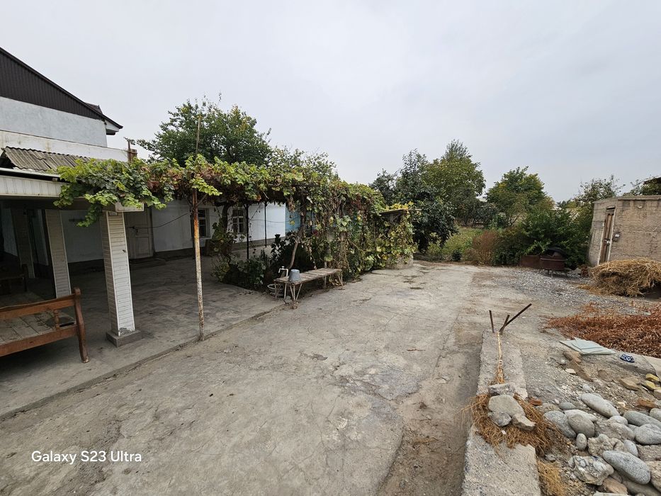 Xovli uy sotiladi 13 sotix 5 xona