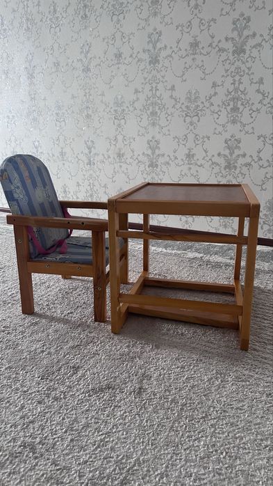 Детский деревянный столик