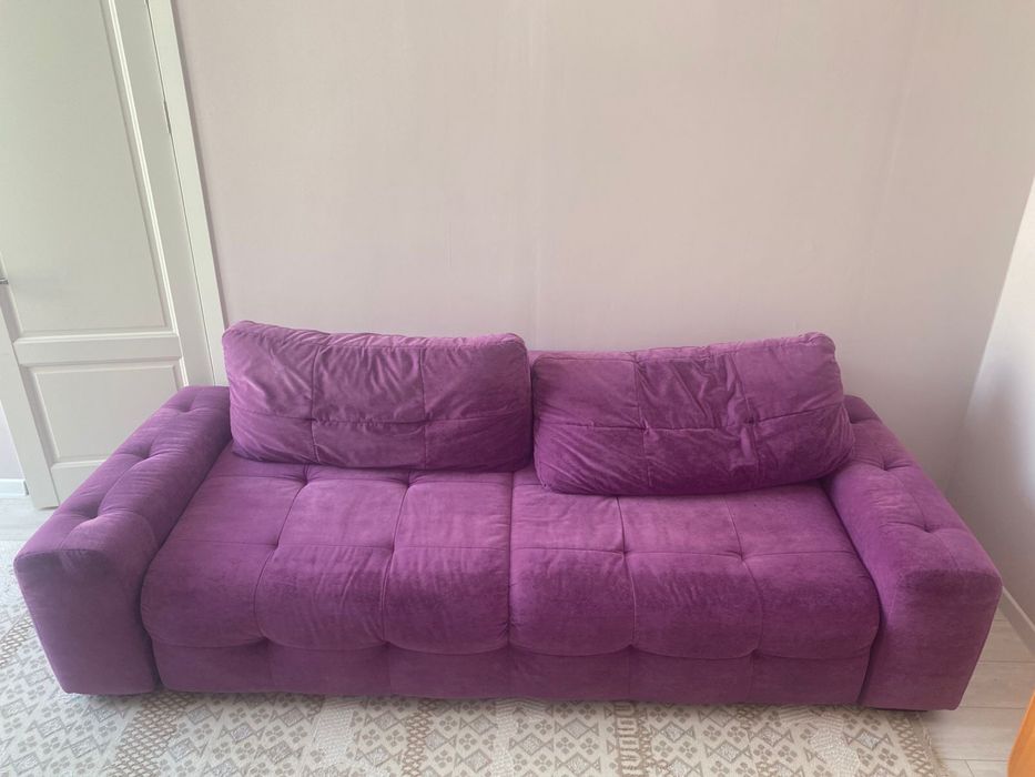 Диван фиолетовый