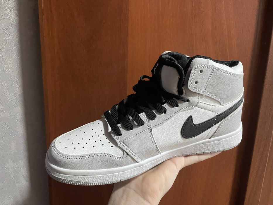 Продам кроссовки Jordan