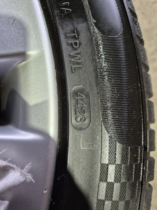 Jante aliaj si anvelope de iarna 235/45R17 vw passat b7