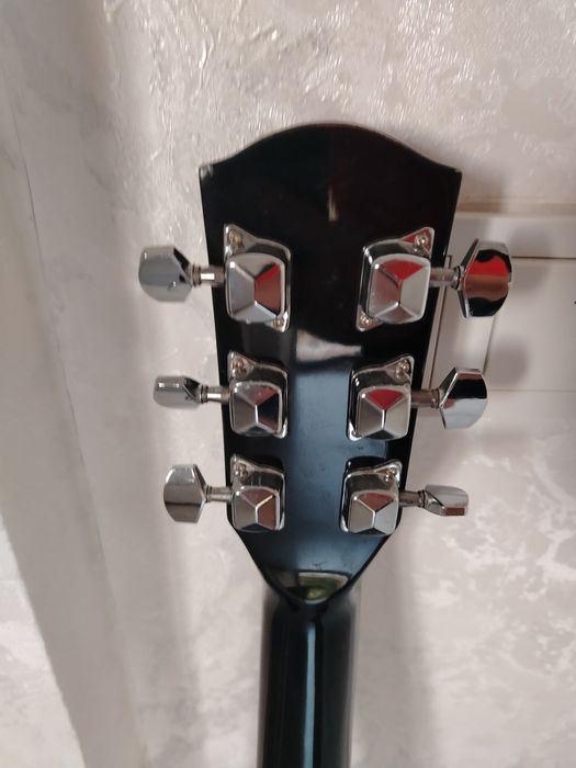 Гитара акустическая