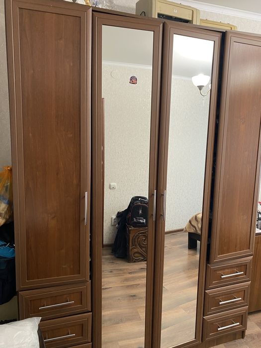 Кровать, шифоньер, тумбочка