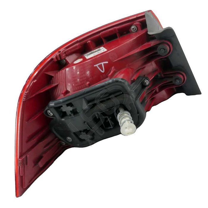 Десен външен стоп Volkswagen Passat (B7), ОЕМ 3AF945096C 156971