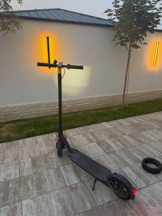Vând trotinetă electrică Xiaomi Pro 2