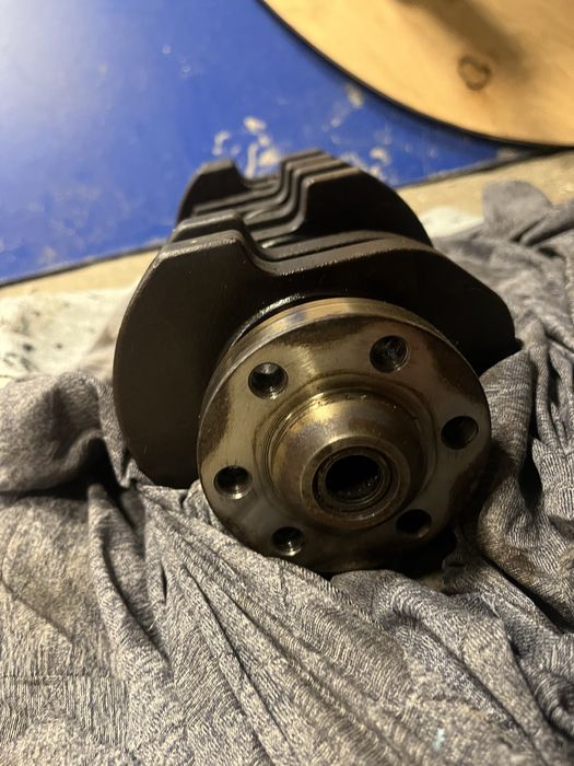 Коленвал на ауди с4. 2.0