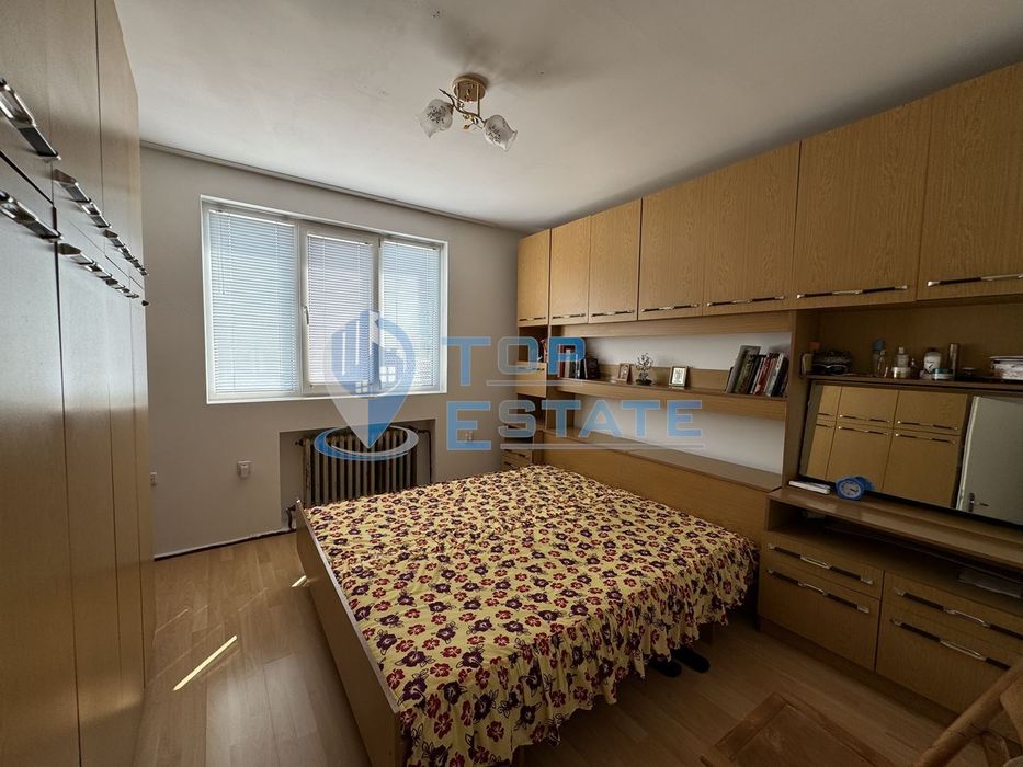 Етаж от къща с гараж в с. Поповци, област Габрово.