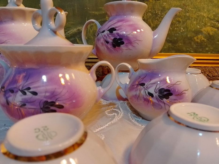 Очень красивый редкий сервиз новый с пиалушками