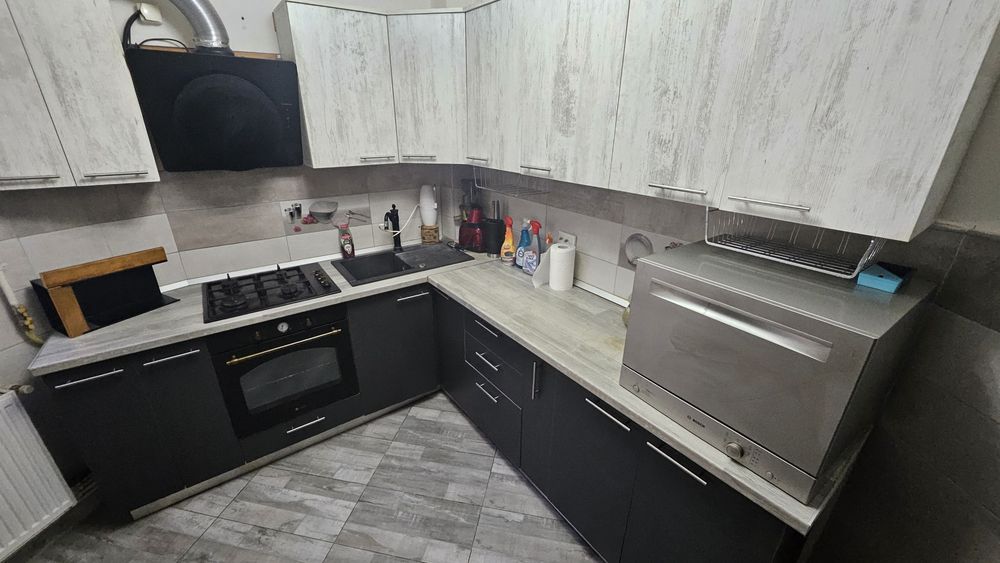 Inchiriez apartament