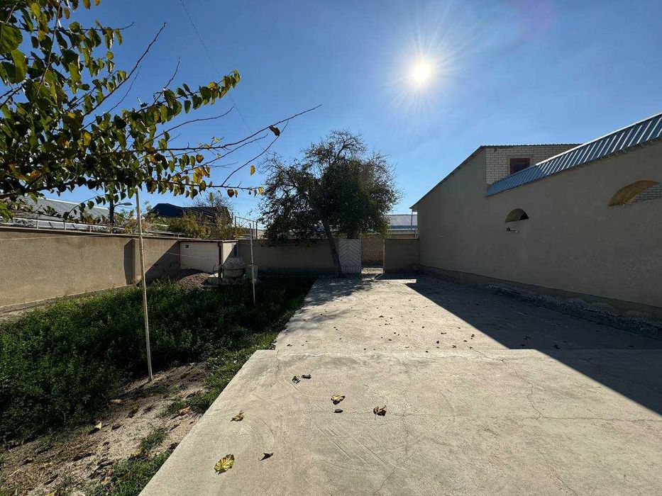 Tayyor 2 qavatli 6 sotiqli hovli sotiladi.