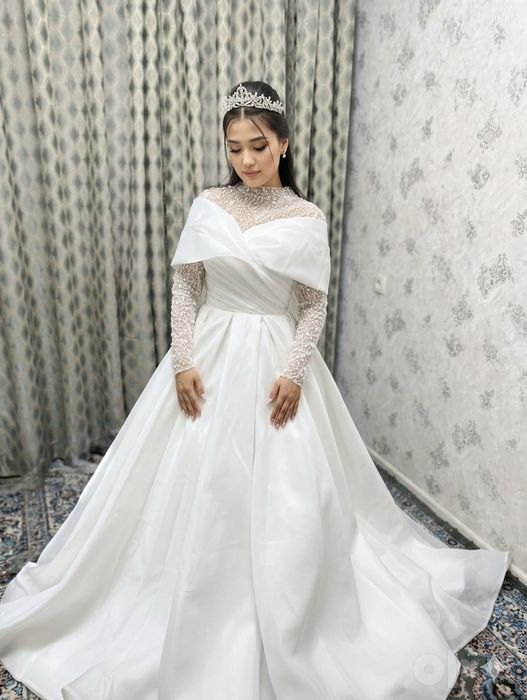 Свадебное платье + съёмный верх + фата/корона/серёжки — 300 $ (торг)