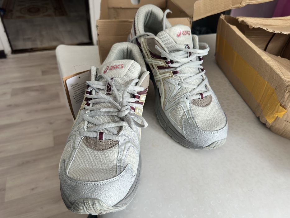 Продам кроссовки asics 45 р