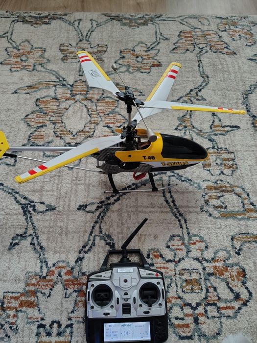 Vând  elicopter 12V