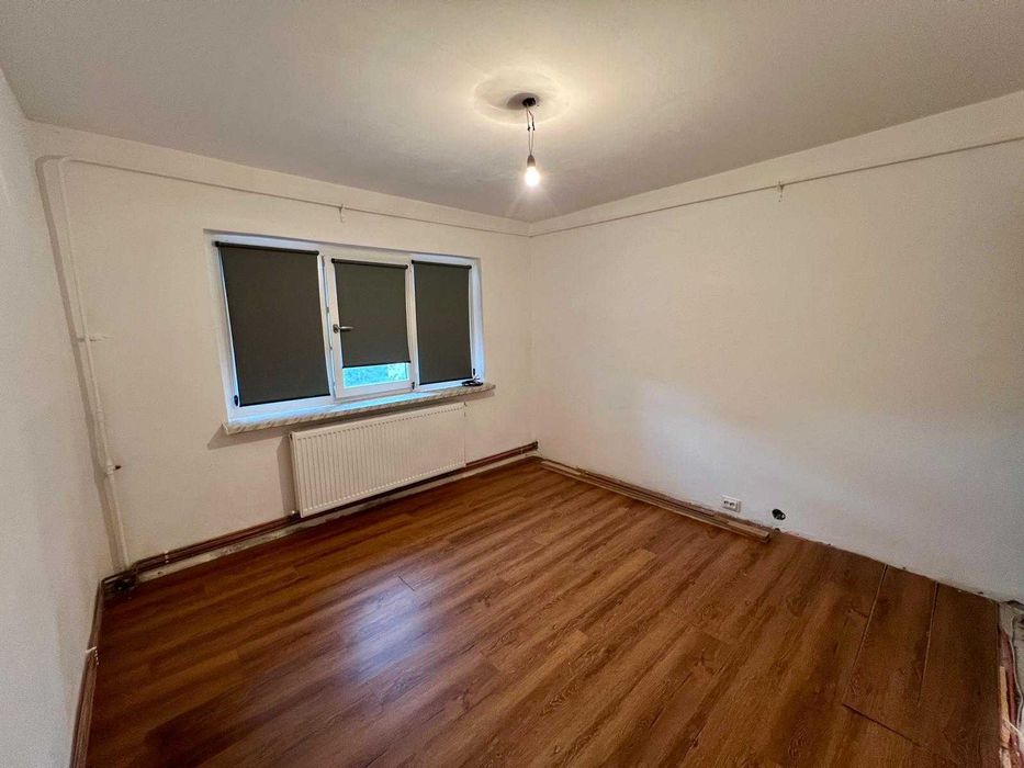 Apartament de 2 camere, decomandat, zona Rond cartier Rovine