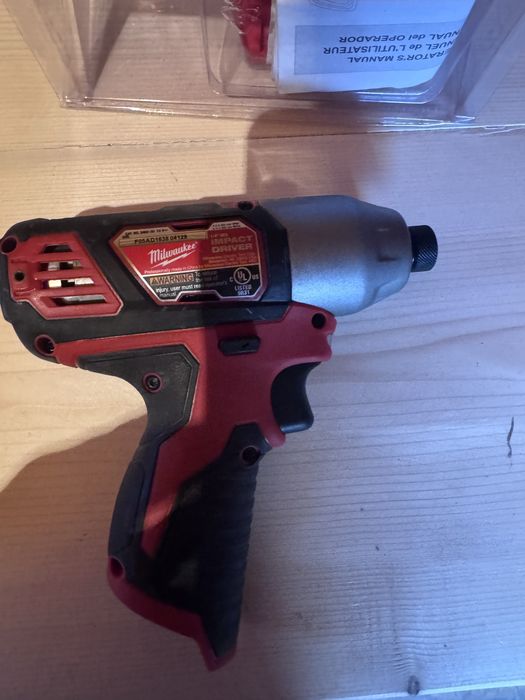 Milwaukee incarcator m12 si m18