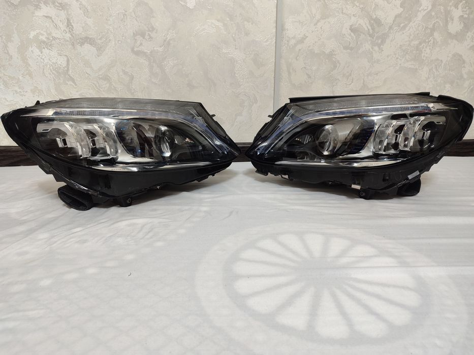 Фара марки автомобиля мерседес 205