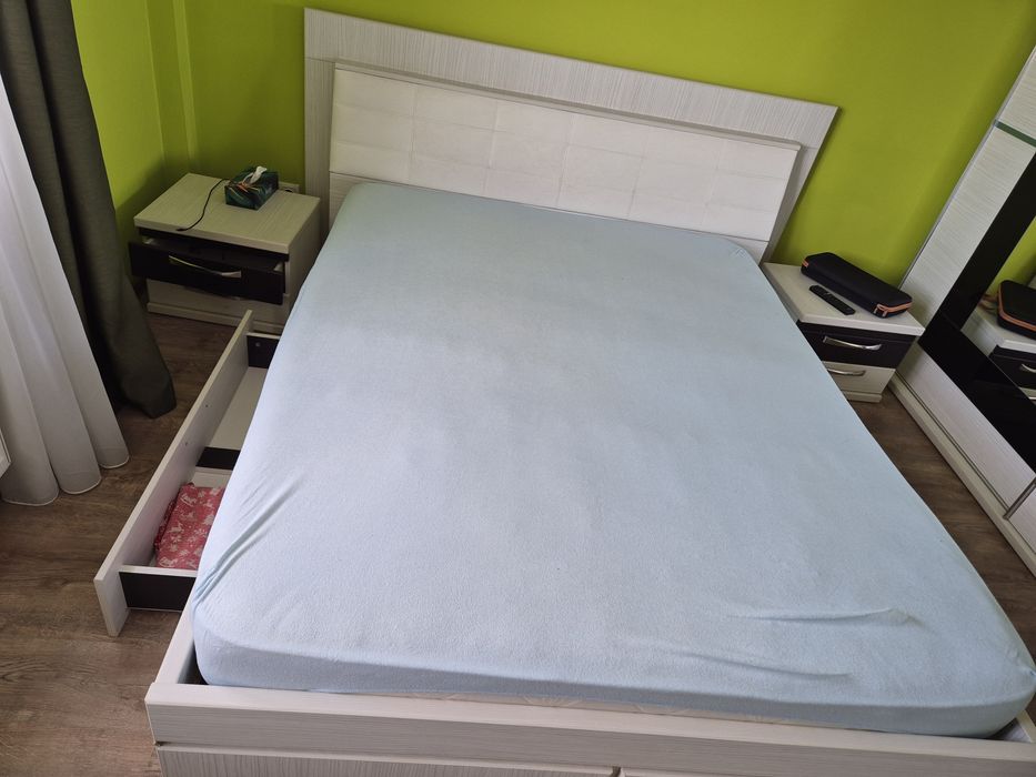 Vand  pat ( dormitor) cu tot cu saltea