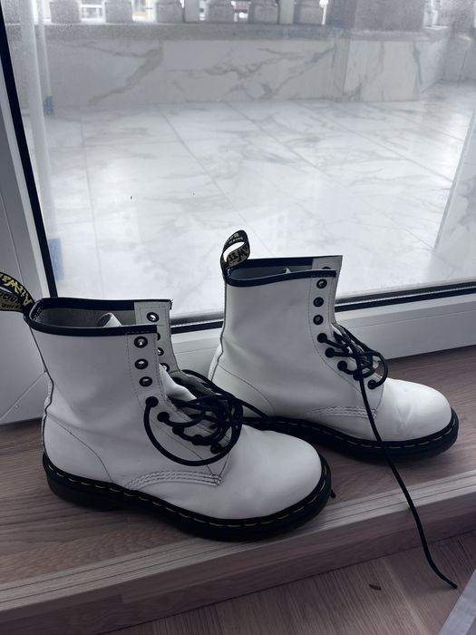 Dr. Martens 1460 White Smooth – почти нови!