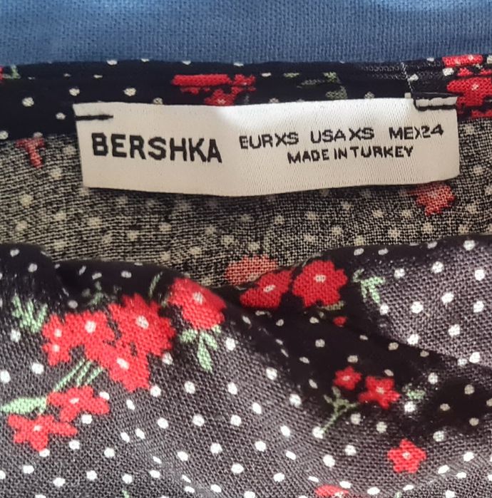 Лятна черна рокля от Bershka - XS