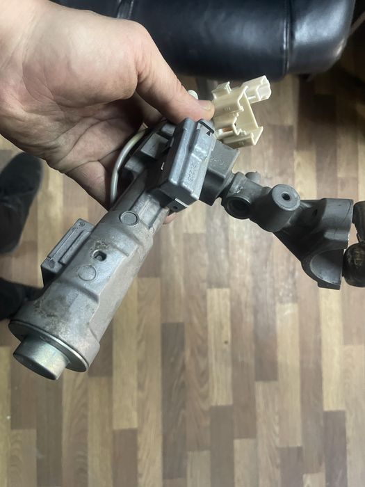 Продам замок зажигания MCV30