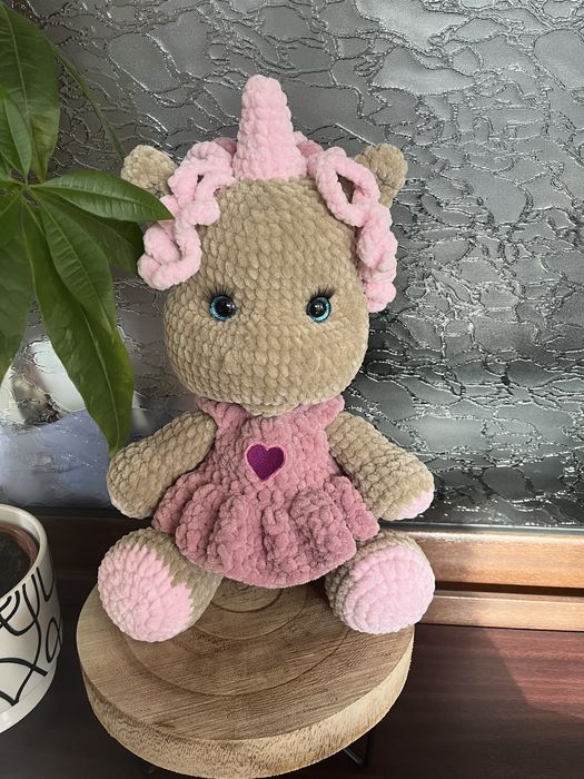 Плетена играчка еднорог