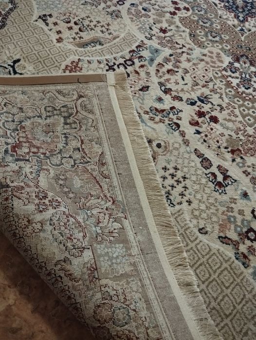 Продам ковёр,размер 2* 4 ,мягкий