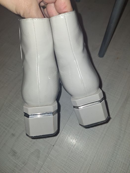 Дамски боти лак-40лв.