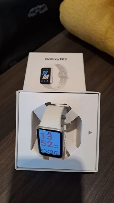 Samsung galaxy fit3 silver + подарък аксесоари