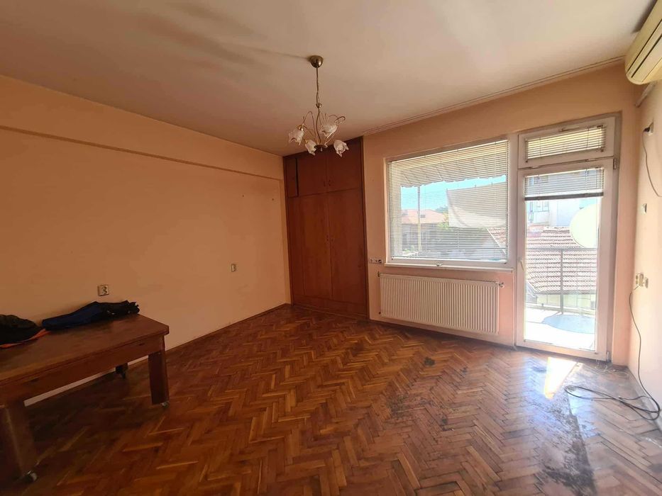 Многостаен Апартамент с Гараж – кв. Училищни, гр. Хасково