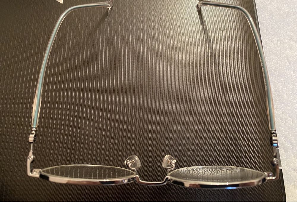 Очки овальные в  тонкой оправе