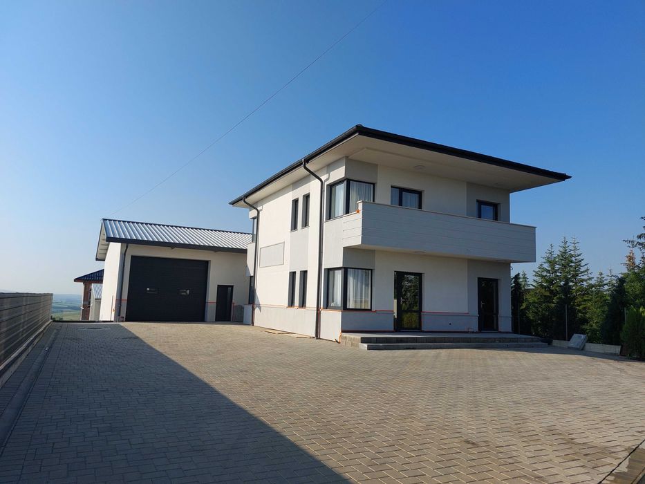 Ofer spre închiriere apartament de lux la casa