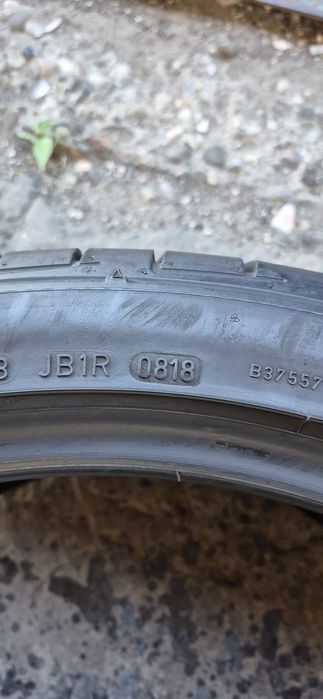 4 anvelope vara runflat Dunlop,fata 285/35/21,spate 325/30/21.Pretul este pe bucata.