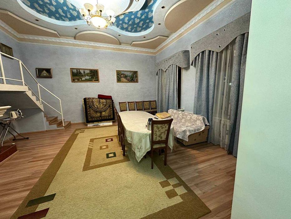 Шахар марказида жойлашкан 2 этаждли ховли жой сотилади!