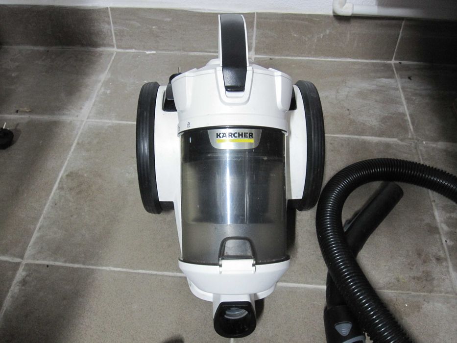 Aspirator fara sac Karcher VC 3, aspirare uscata, uz casnic