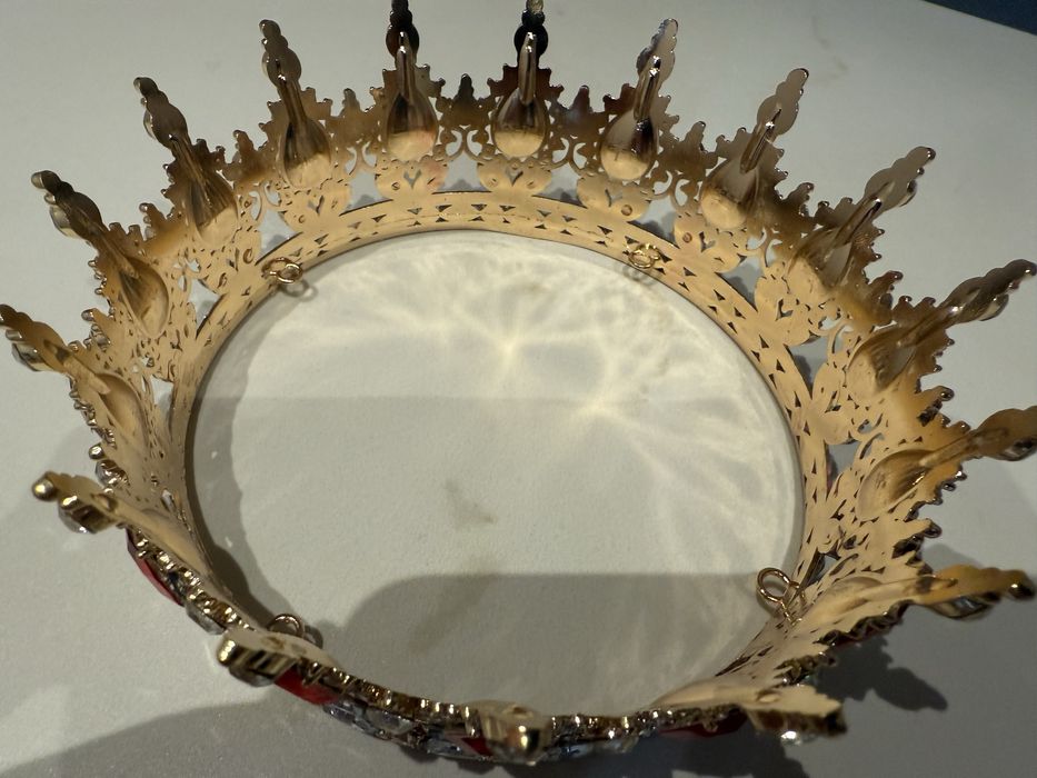 Продаю топпер- корона для торта