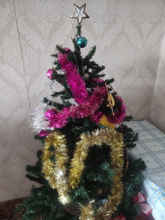 Отдам ёлку, высота 1,5 м., за фрукты детям