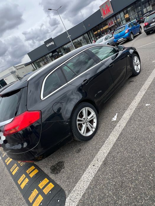 Vând opel insignia