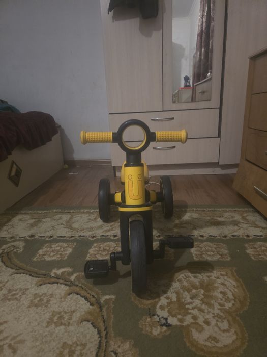 Продам детскии велосипед - беговел