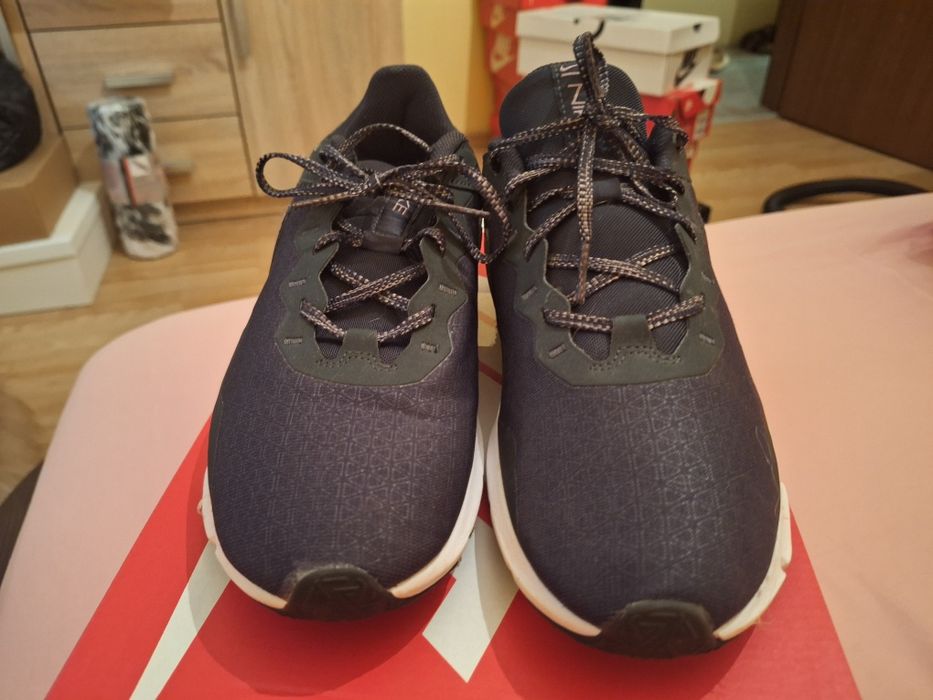 Дамски маратонки Nike Legend Essential 2 Premium.