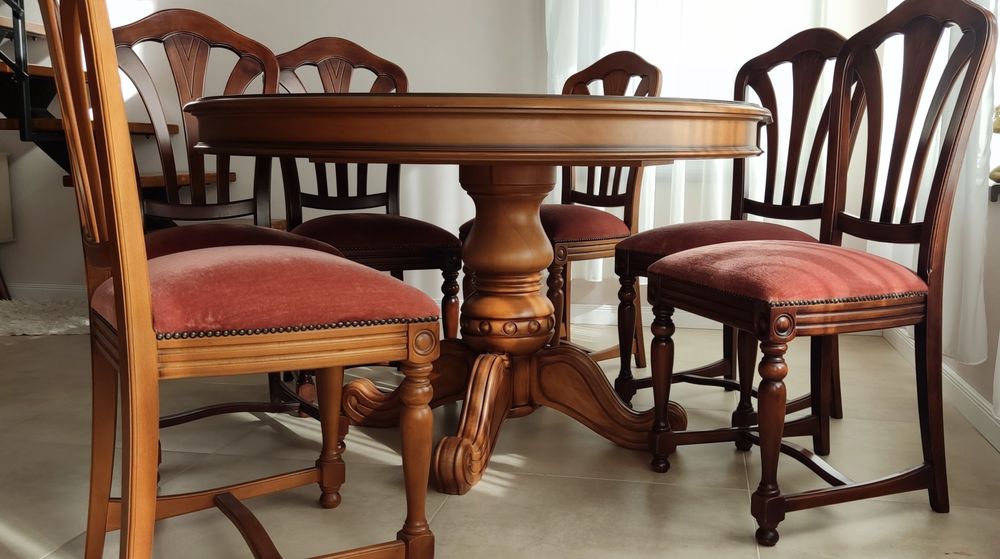 Masa cu 6 scaune din lemn masiv de Meranti