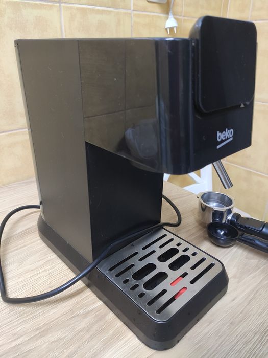 Espressor manual Beko CaffeExperto. Cadou râșniță