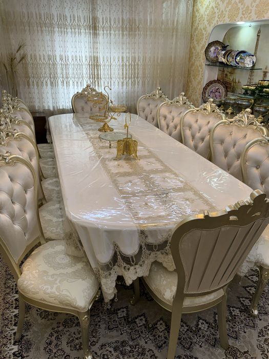 Стол со стульями