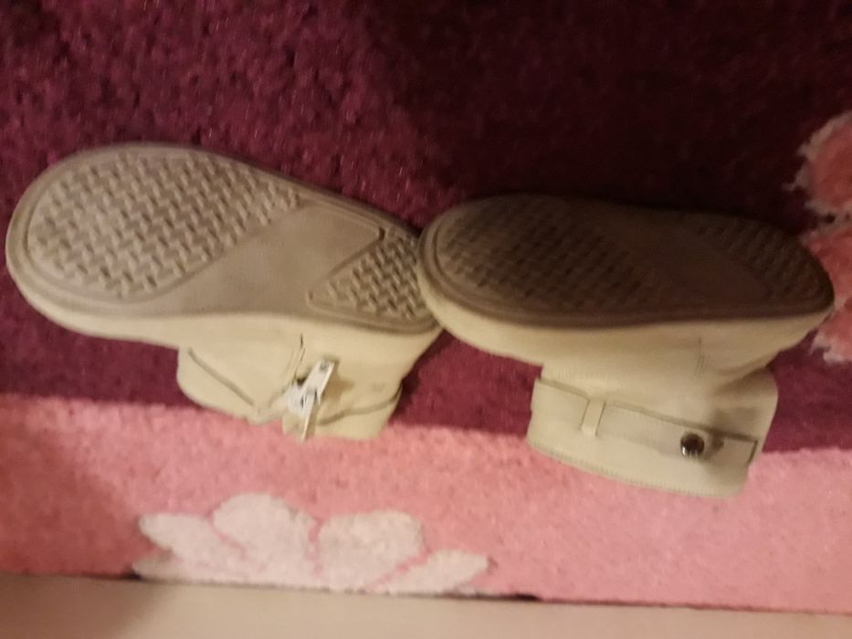 Ghetute bebelusi din piele