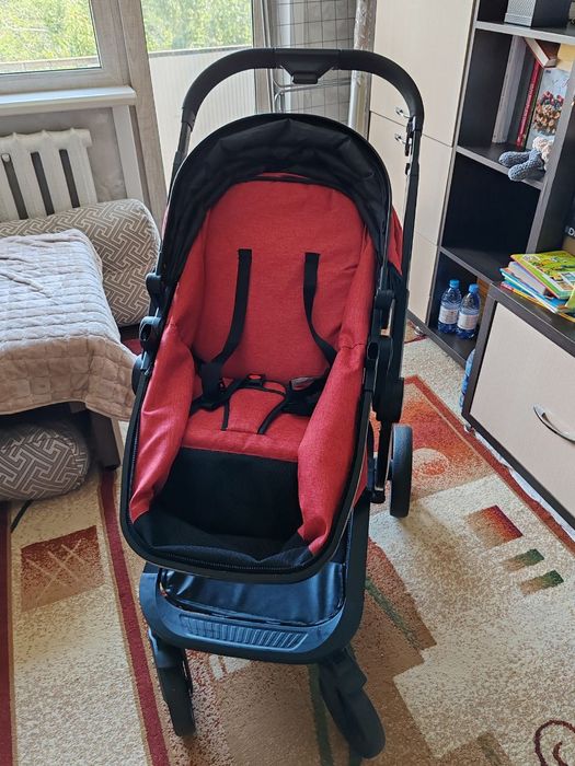 Продам детскую коляску  3 в 1